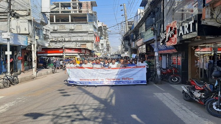 ১০ দফা দাবিতে নৌযান শ্রমিকদের অনির্দিষ্টকালের কর্মবিরতি  ।