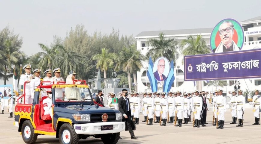 রাষ্ট্রপতি কুচকাওয়াজে যোগ দিলেন প্রধানমন্ত্রী