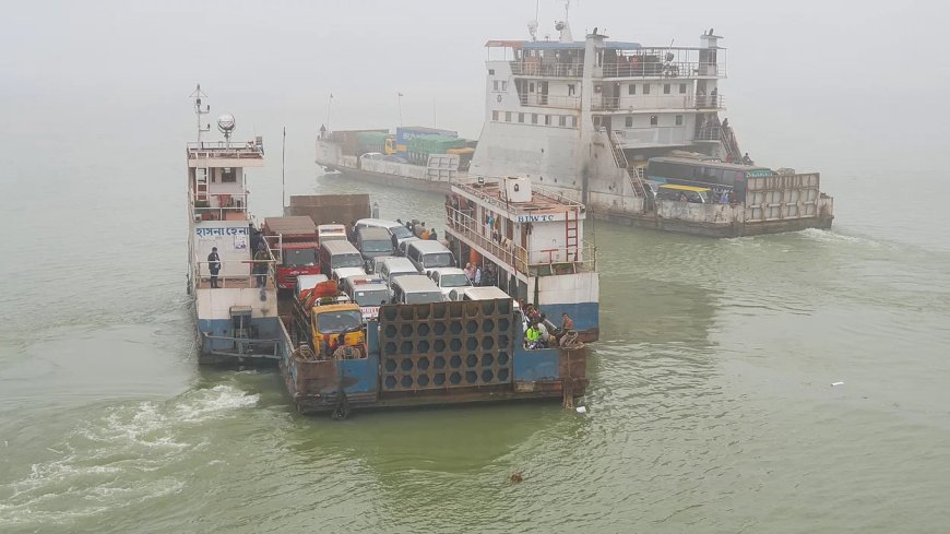 আড়াই ঘণ্টা পর দৌলতদিয়া-পাটুরিয়া নৌরুটে ফেরি চলাচল শুরু