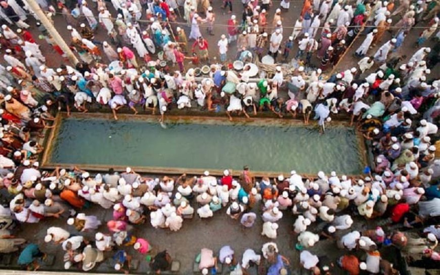 Mukhar Turagatir in the procession of worshipers in Ijtema