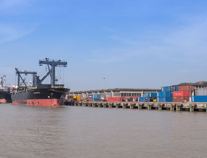 Fertilizer loaded lighter ship sinks at Mongla port