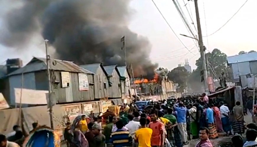 Dhaka's Karail slum fire