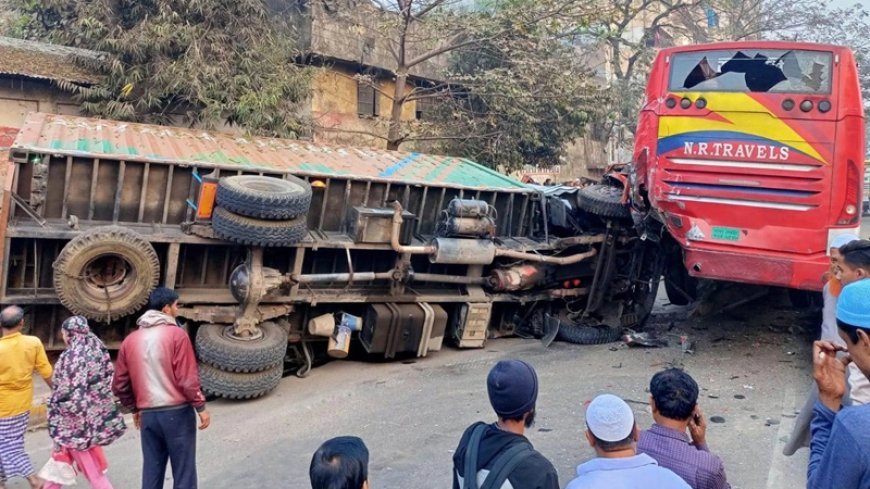 Jatrabari collided with bus-covered vans, pedestrian killed