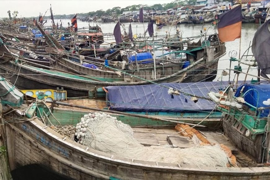 ঘূর্ণিঝড় মোখা : সতর্ক অবস্থানে উপকূলের জেলেরা